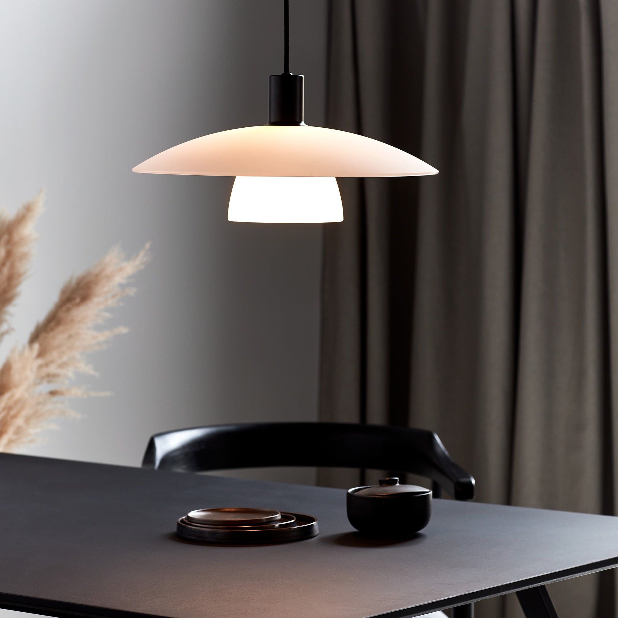 Hanglamp Eettafel Scandinavisch Design met Opaalwitte Glaskappen voor Woonkamer en Eetkamer 1