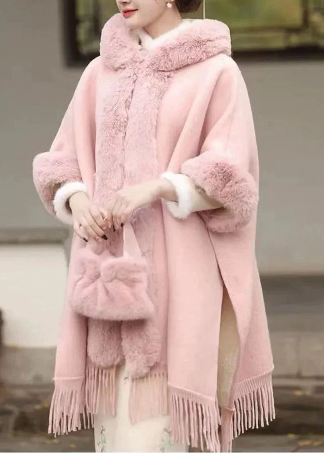 Lange Dames Jas met Roze Bontkraag en Capuchon voor de Winter 3