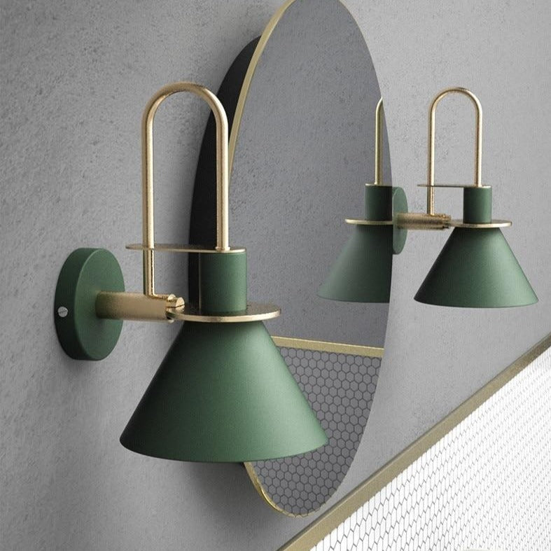 Moderne Wandlamp met Gouden Accenten 1