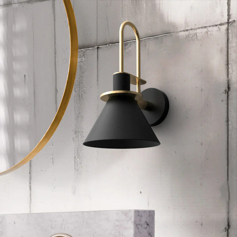 Moderne Wandlamp met Gouden Accenten 6
