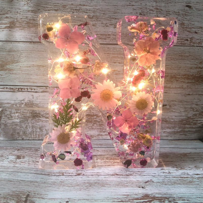 Nachtlampje met Gedroogde Bloemletters 11