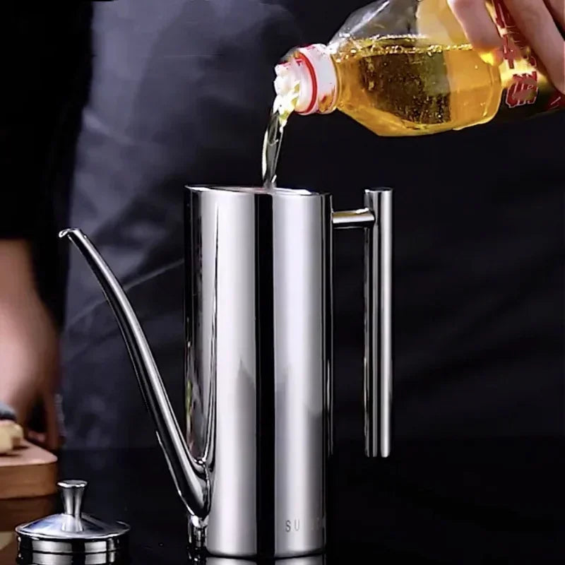 RVS Oliekan 500/700 ml Met Ergonomisch Handvat 1