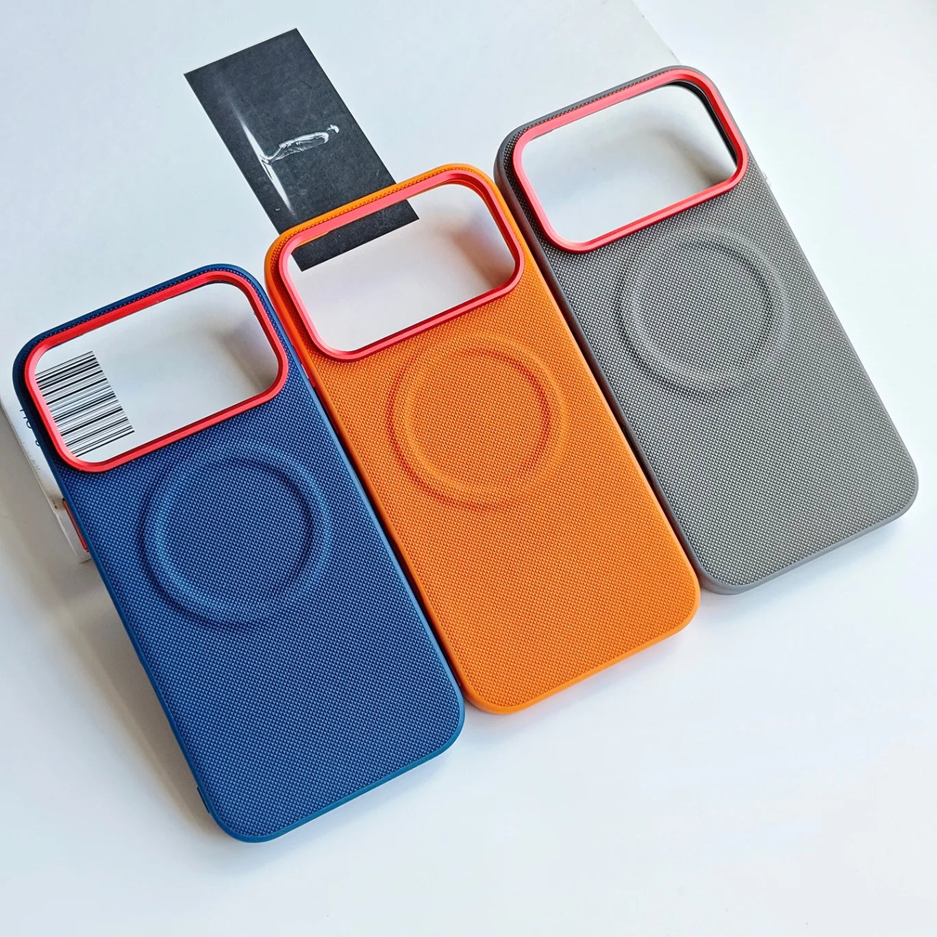 Telefoonhoesje voor iPhone 17 Pro Max met Magnetische Ring en Unieke Rode Lens 1