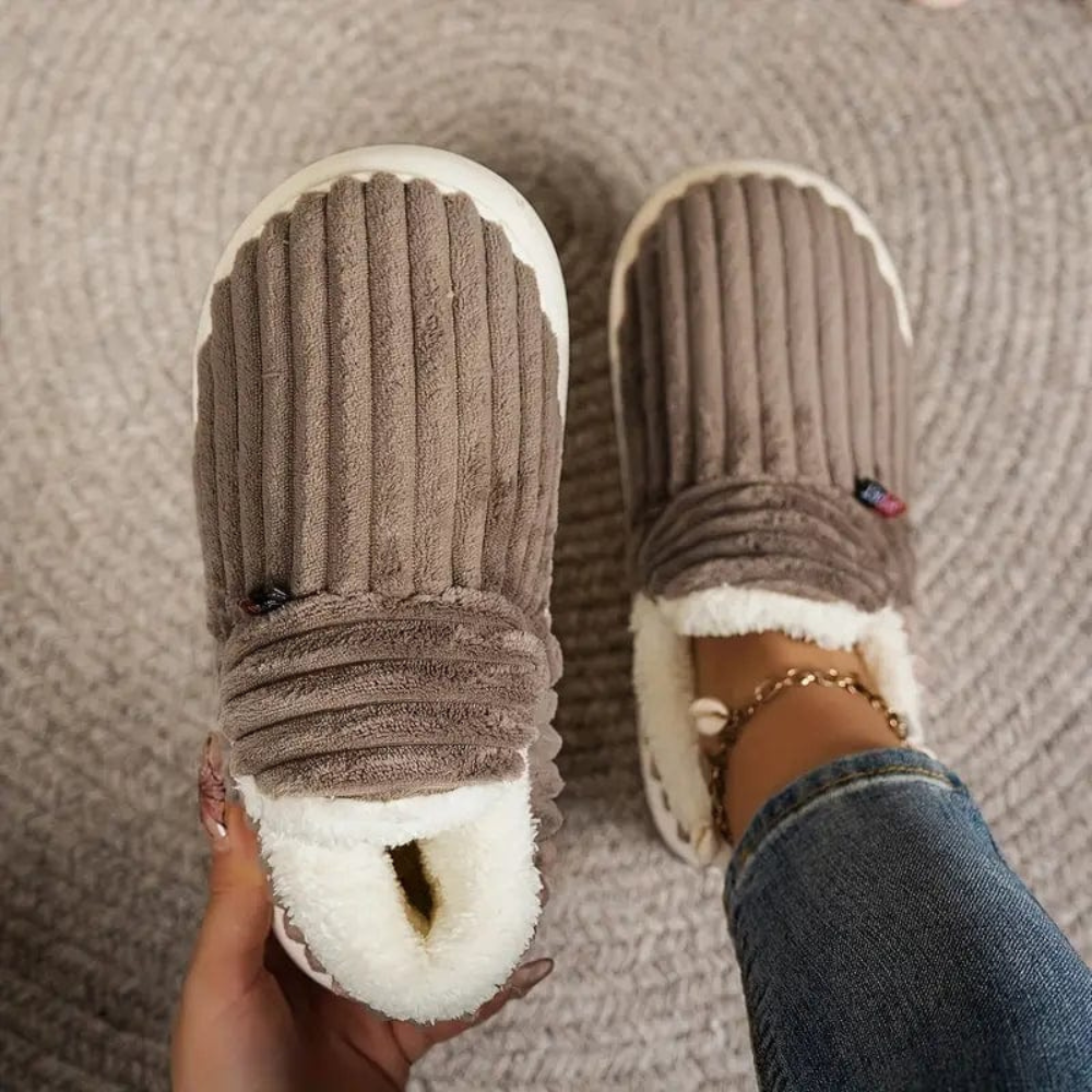 Unisex slippers, zacht pluche, antislip en ergonomisch ontwerp. 8