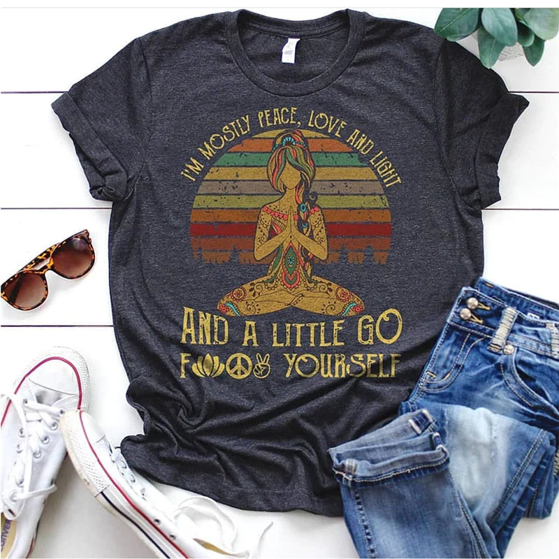 Ik ben meestal Vrede, Liefde en Licht en een beetje Go Yoga T-Shirt