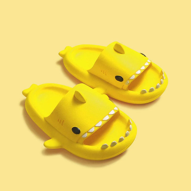 Baby en kinder slippers met haai