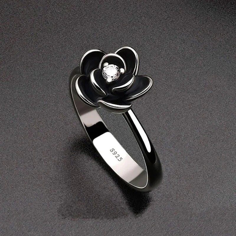 ZWARTE DAHLIABLOEMIGE RING
