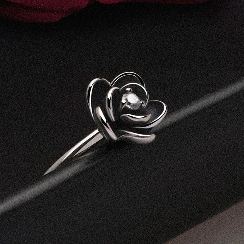 ZWARTE DAHLIABLOEMIGE RING