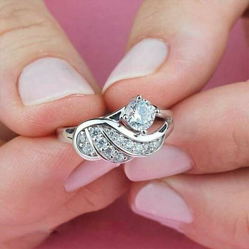 Engel's Omhelzing Ring