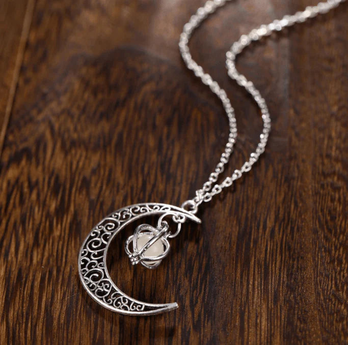 Crescent moon gloeiketting