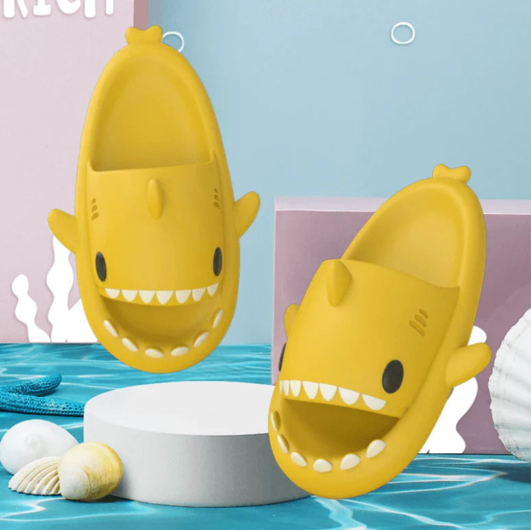 Baby en kinder slippers met haai
