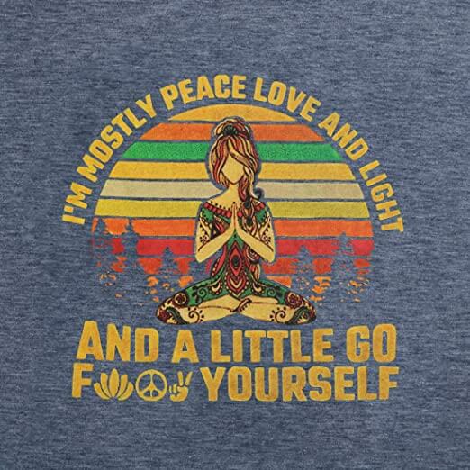 Ik ben meestal Vrede, Liefde en Licht en een beetje Go Yoga T-Shirt